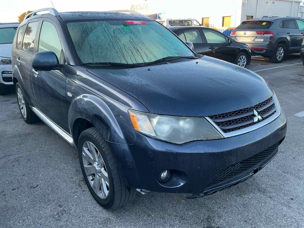 2009 Mitsubishi Outlander SE's photo