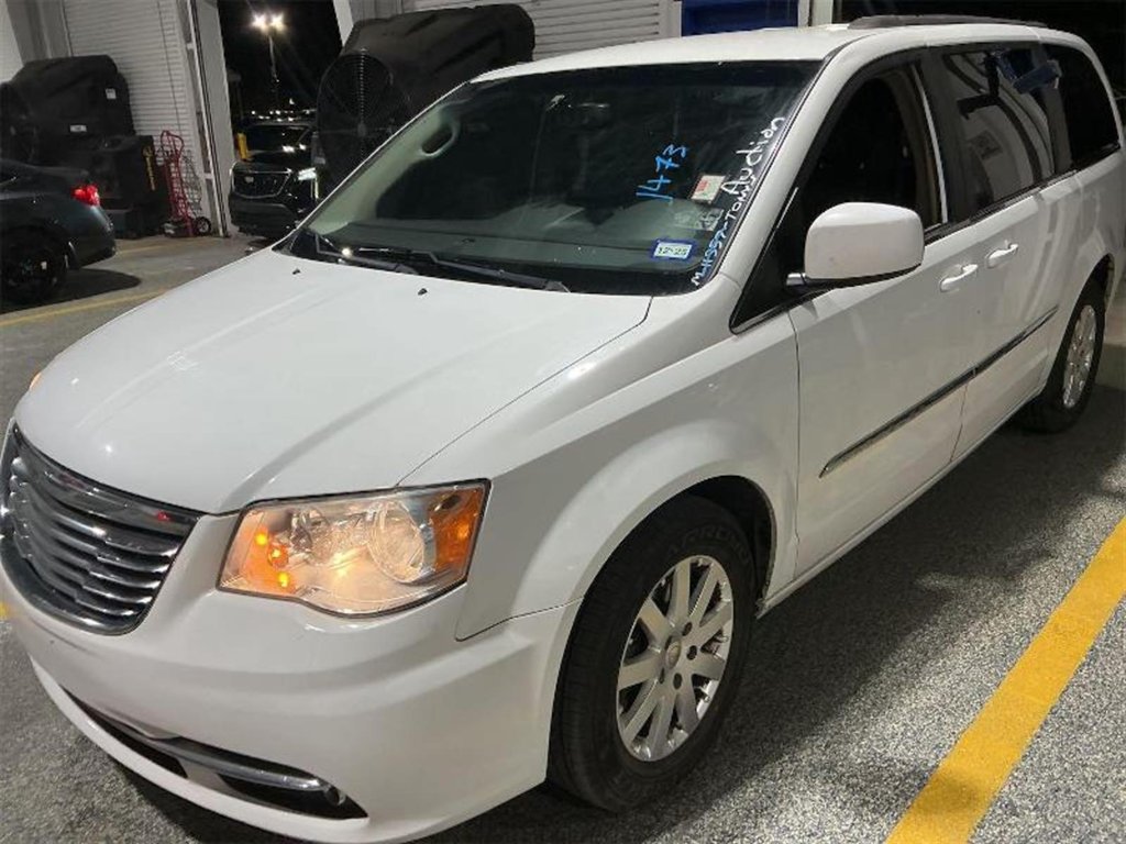 2016 Chrysler Town & Country Touring's photo