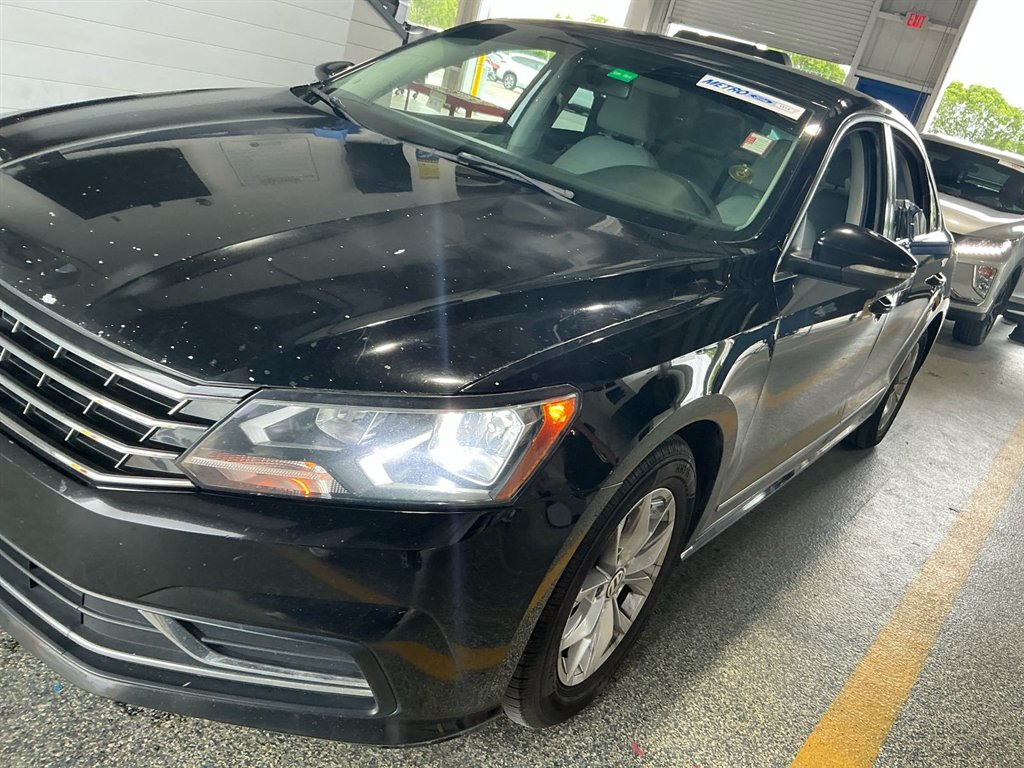 2016 Volkswagen Passat 1.8T S Auto PZEV's photo
