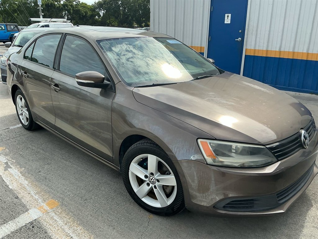 2012 Volkswagen Jetta TDI w/Premium DSG's photo